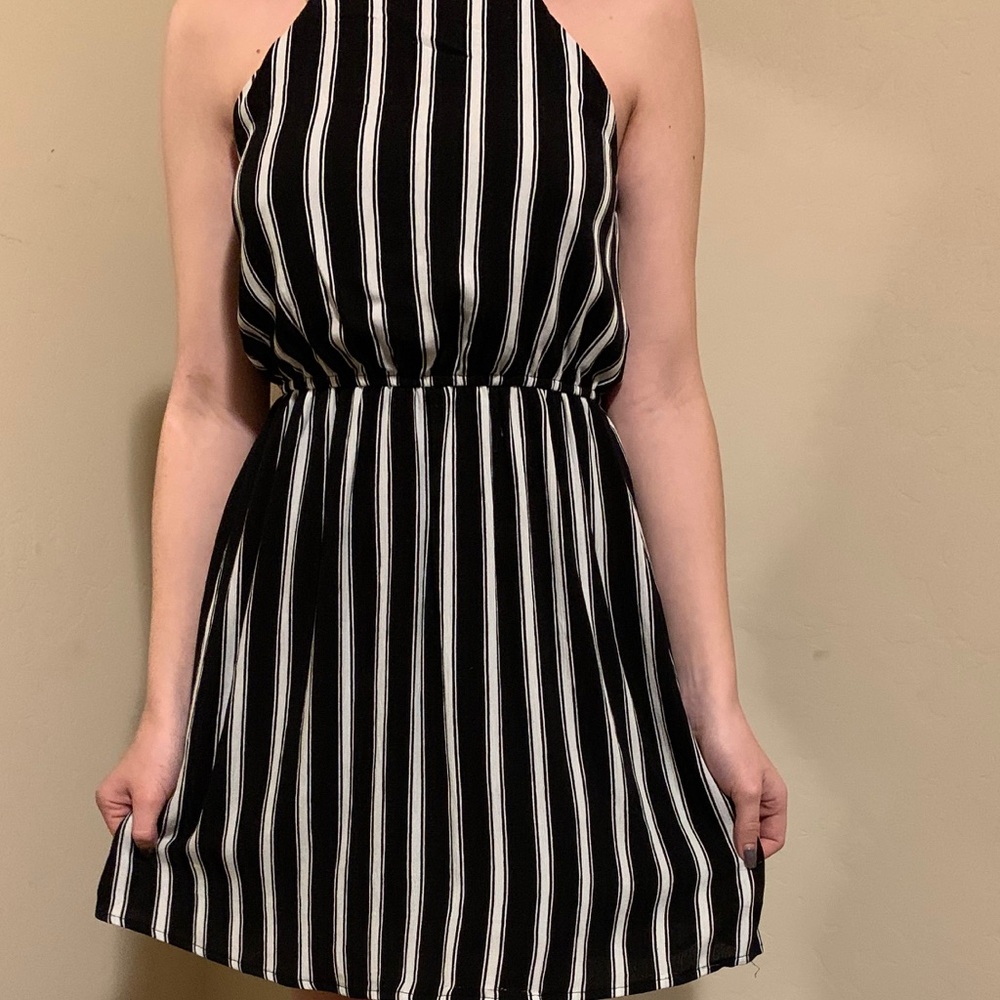 Dress - Picture 3 of 4
